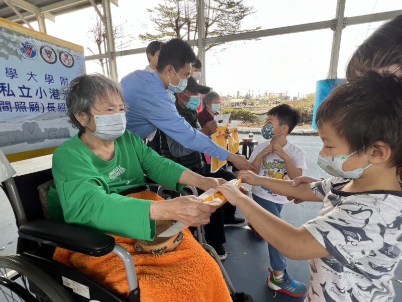 歡慶兒童節 汕尾日照老頑童送愛到幼兒園