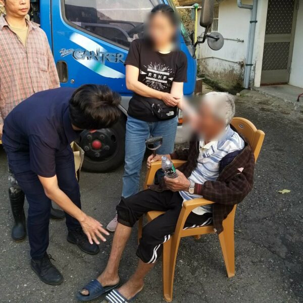 警察里長消防聯合救援 尋獲九旬迷路老翁