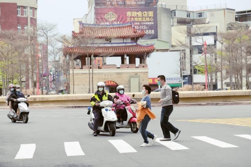 路口安全、行人優先！　竹市警局持續加強路口執法力度優化行人安全環境