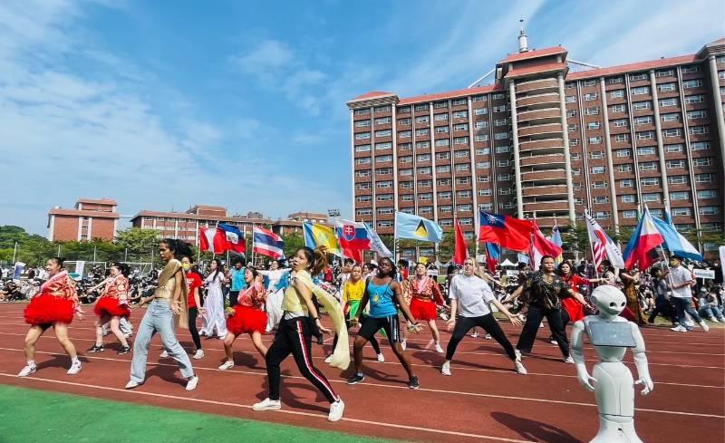 義守大學國際化綜合型大學，與全球鏈結競逐國際！