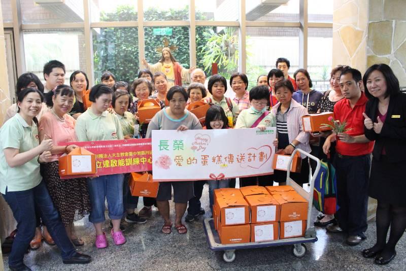 連續10年為弱勢家庭媽咪送上祝福   台中長榮母親節蛋糕第十屆買1捐1預購登場