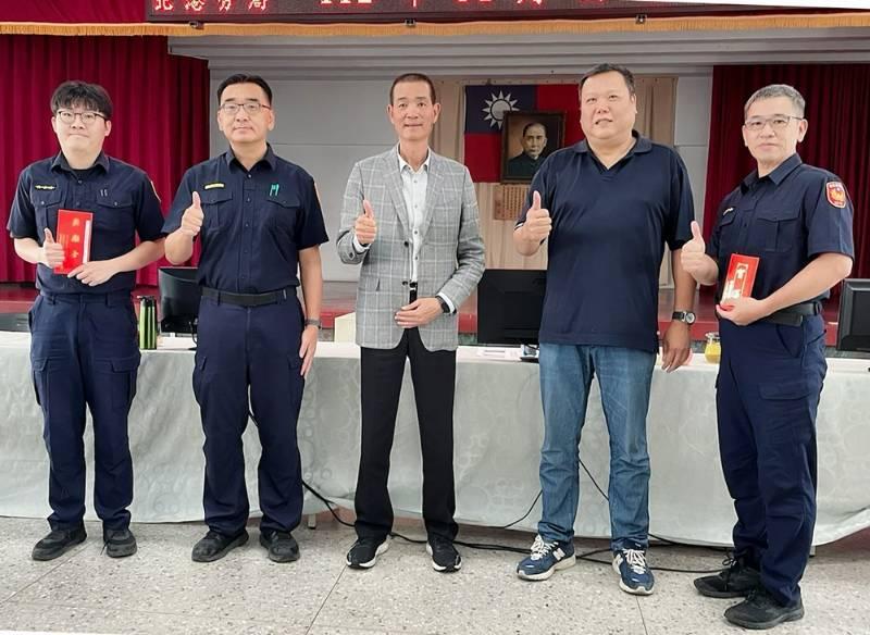 北港警查獲槍毒竊盜　副議長偕警友會頒破案獎金