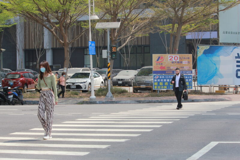 高市交通局為打造友善行人環境  無線通訊小綠人助攻