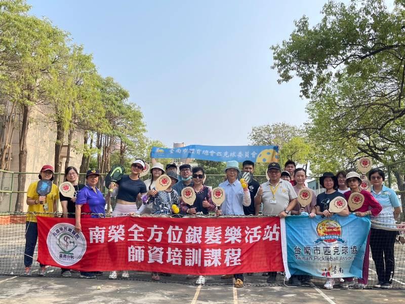 手腦並用匹克球 高榮臺南分院為社區長輩灌助樂活新能量
