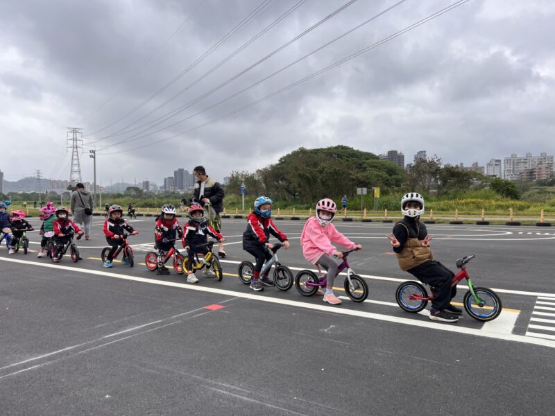 兒童超跑這裡玩，秀朗橋旁「多功能兒童練習場」酷炫回歸