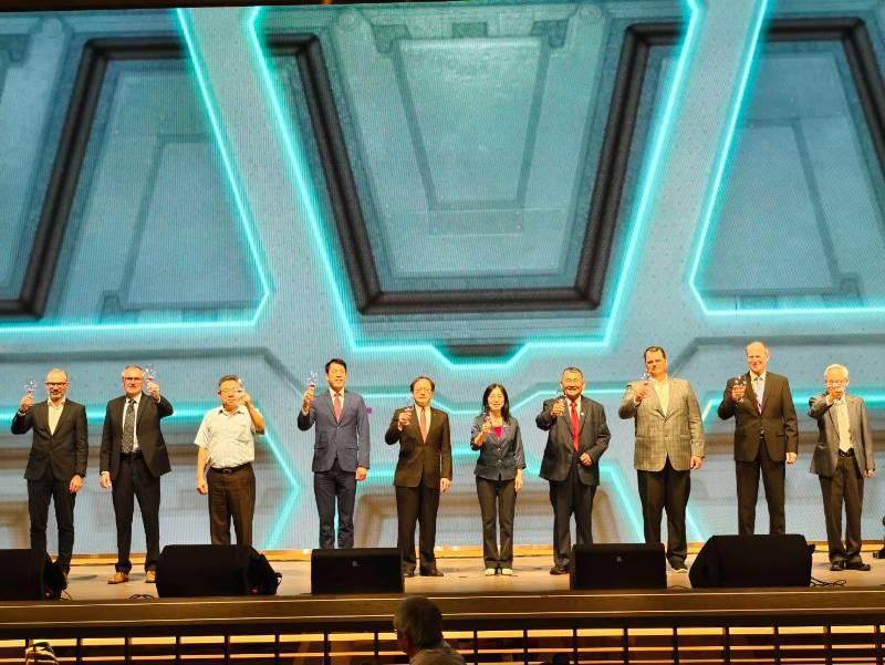 睽違五年國際扣件展高雄登場  陳其邁：打造全球扣件交易平台