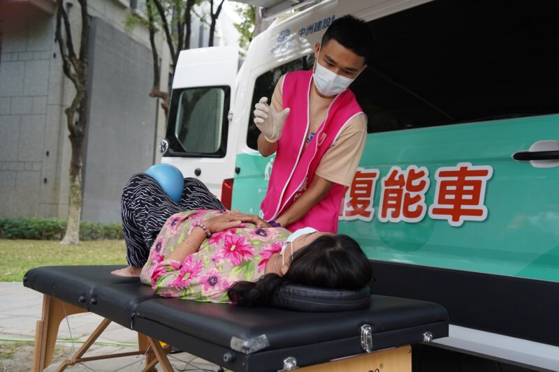 屏東縣社區行動生活復能車試辦服務 獲偏鄉民眾熱烈讚許