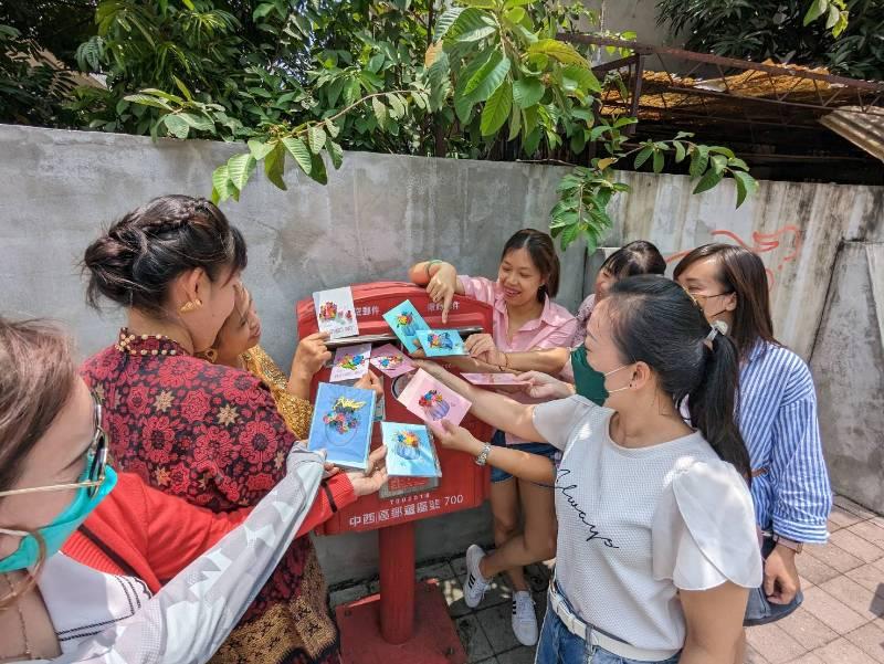 新住民歡聚府城 5月感恩月手作捲紙傳思念