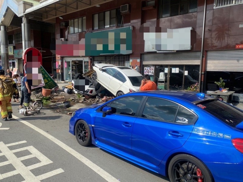 岡山區大義二路交通事故