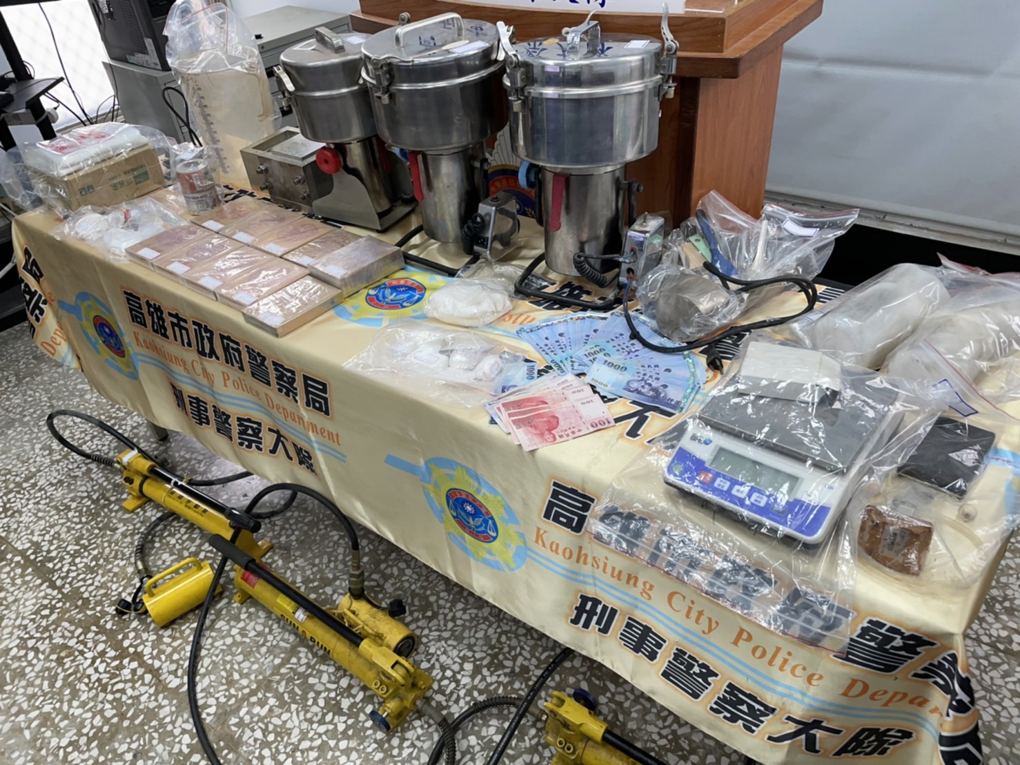 電影「門徒」翻版！  查獲毒品工廠及11塊高純度雙獅地球標海洛因磚