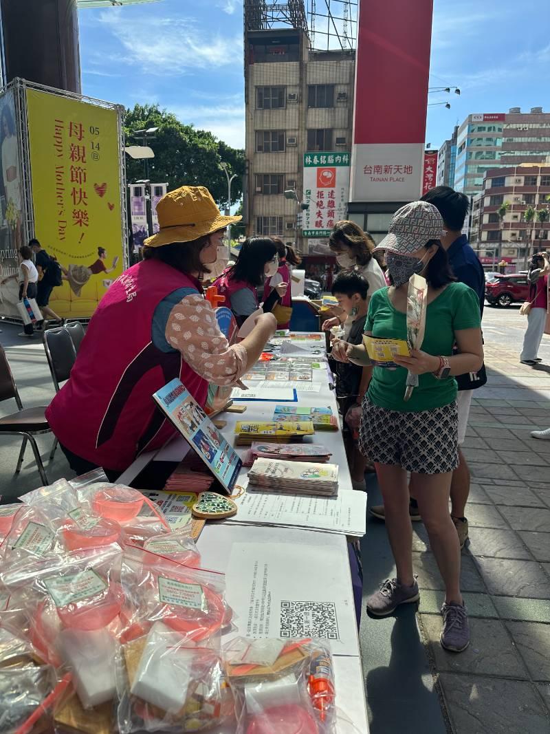 「溫馨守護 作伙LINE」快閃活動，陪伴您歡度母親節