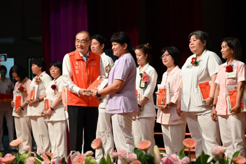 高榮護師節慶祝表揚「有護理師 才有未來」