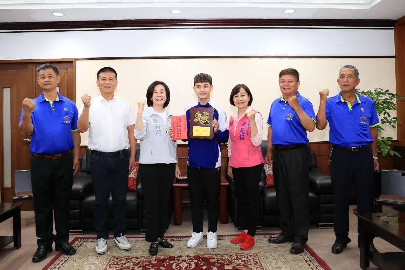 臺南國手萬庭宇10月征戰杭州亞運 議會獻祝福