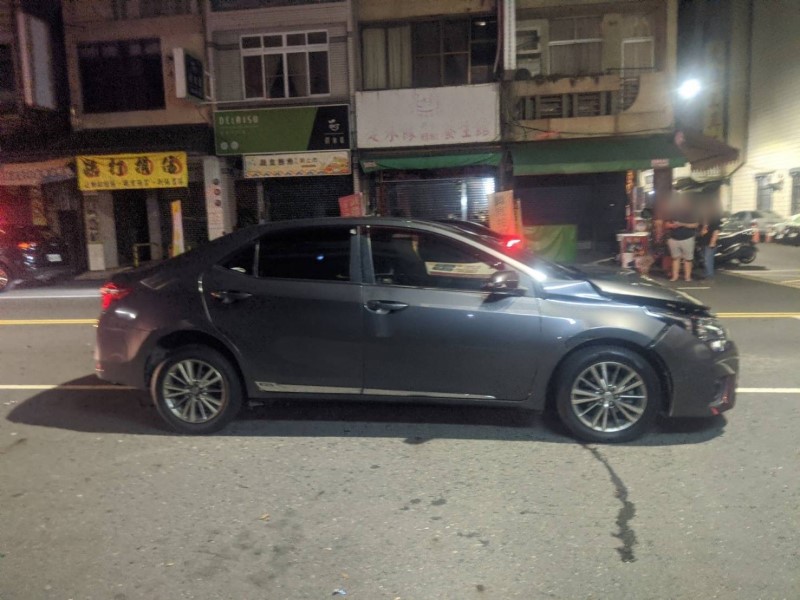 未依規定二段式左轉遭撞 女騎士多處擦挫傷送醫