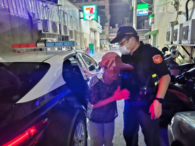 眼尖警助失智者返家 警呼籲「自願捺印指紋建檔」