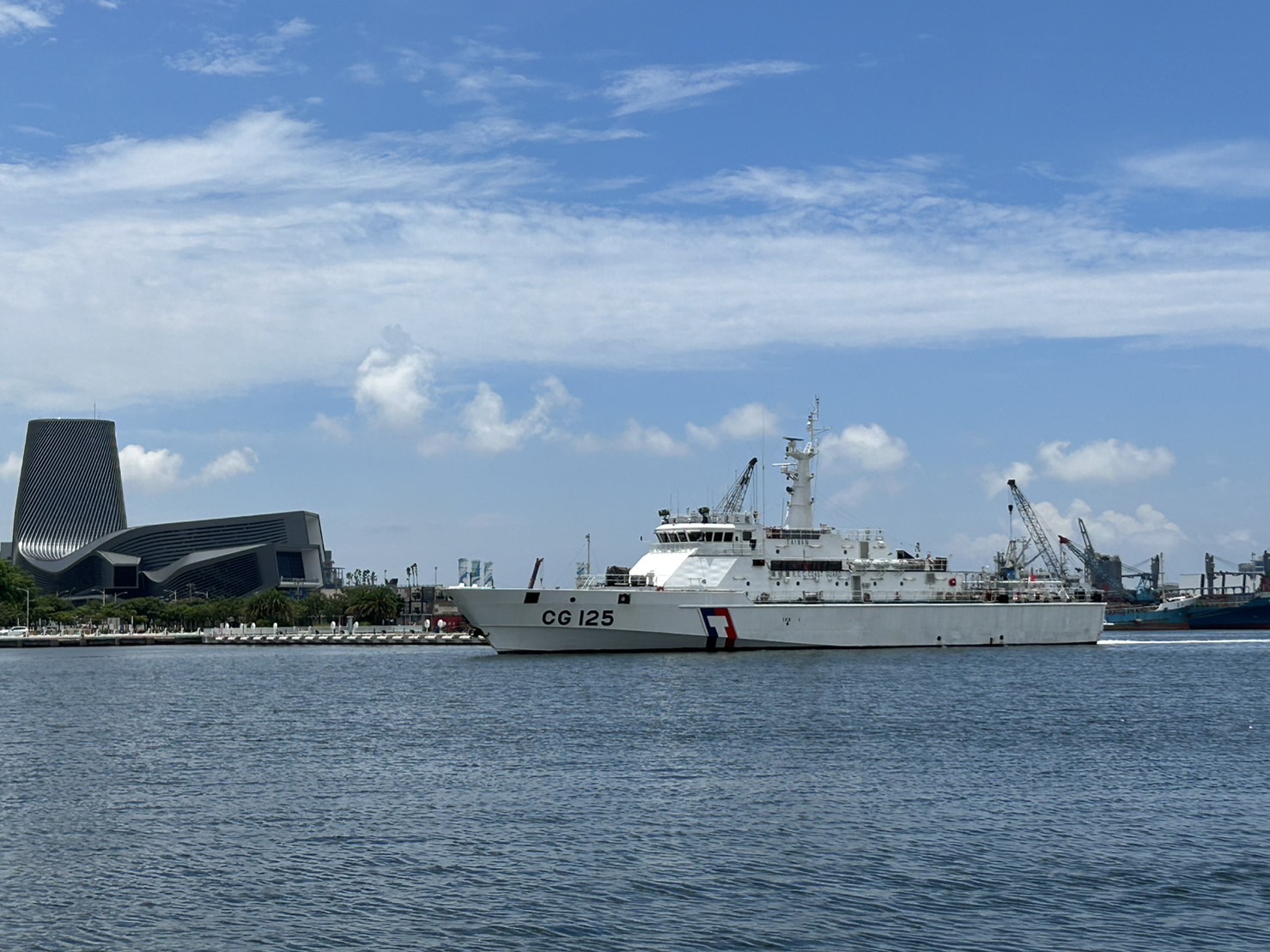 「2023第四屆國家海洋日」活動假高雄港愛河灣舉行「海安11號」演習