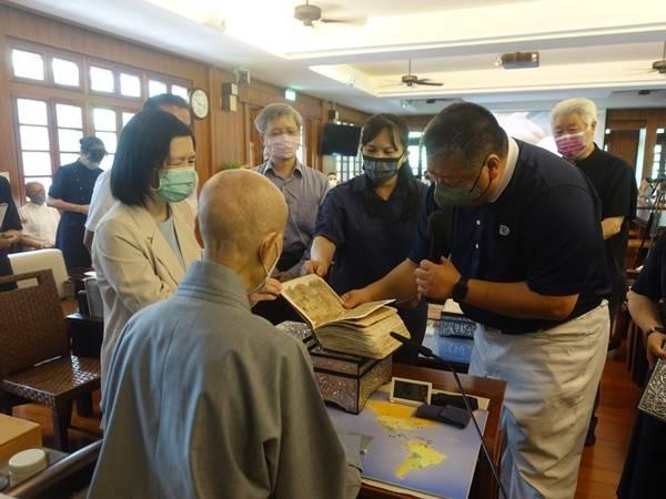 500年回教古蘭經 近三年修復完成送回靜思精舍