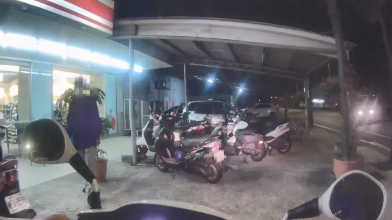 男子騎機車見警急逆向 車牌註銷還裝傻想屎遁原來有秘密