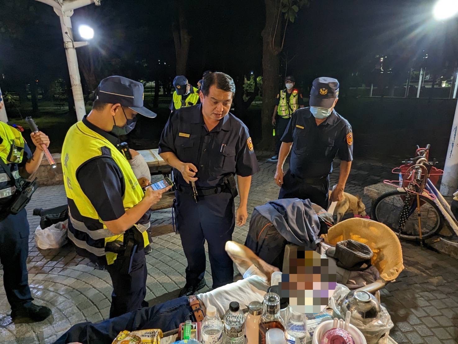 小港分局長帶隊擴大臨檢 查獲2詐欺通緝犯和非法居留移工