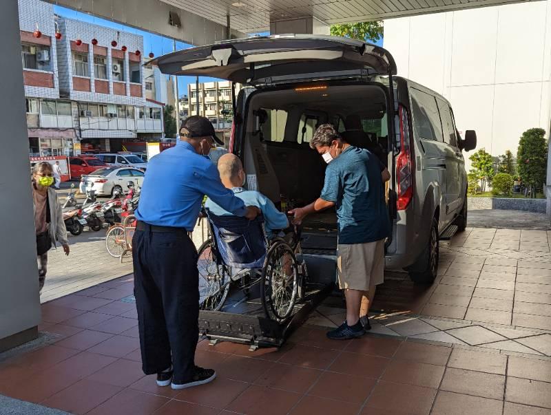 提升服務品質  高雄市部分通用計程車並已導入「愛接送」預約服務系統