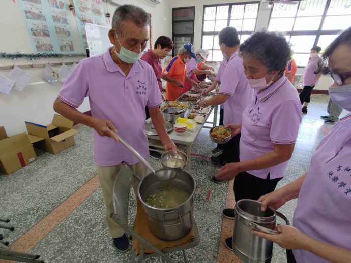 推廣食魚文化美味送到遠鄉  高市海洋局中秋佳節請長輩品嚐龍膽石斑魚