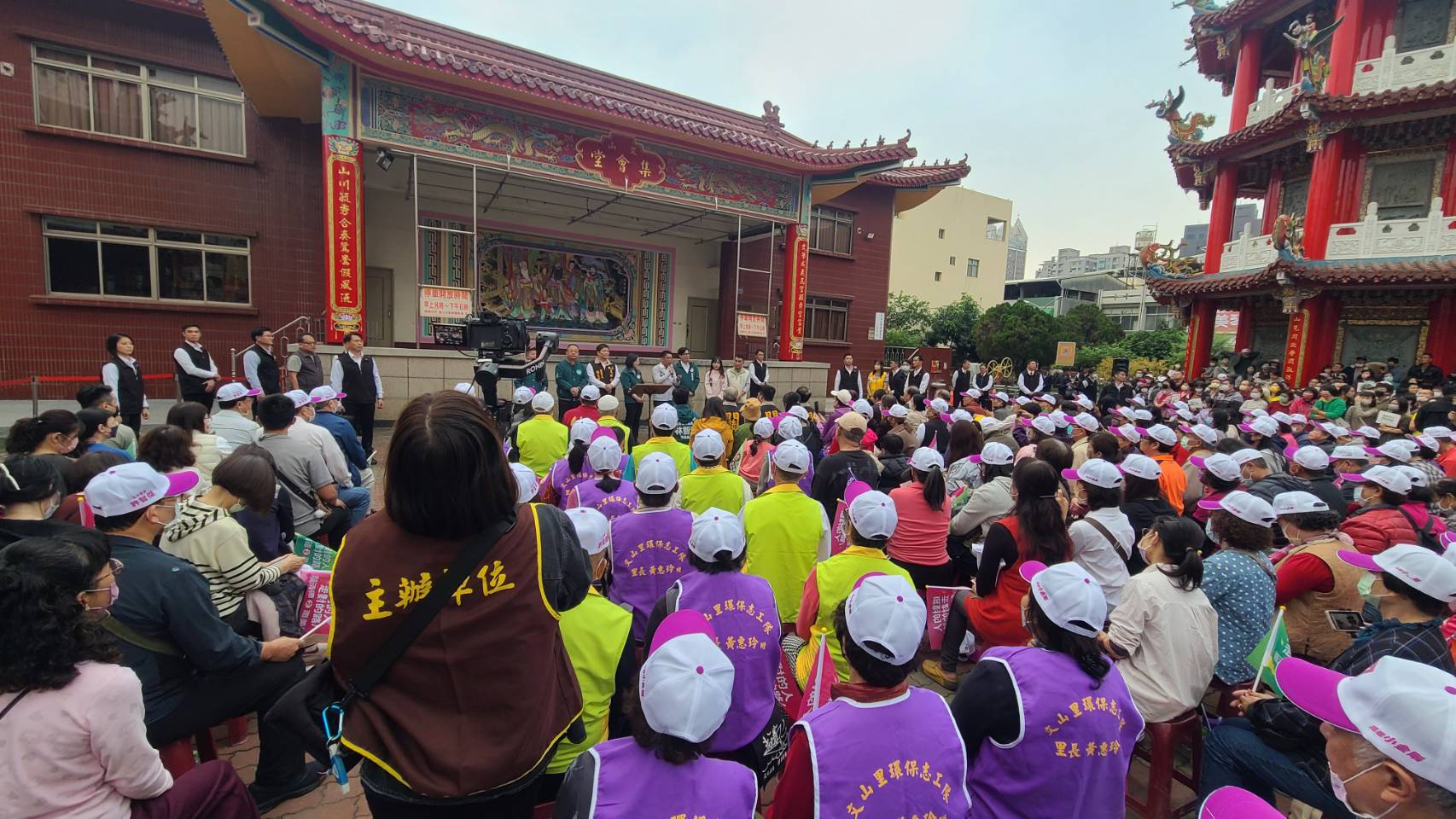 蔡英文總統到赤山文衡殿，站台立委許智傑及候選人黃捷，現場超過500位鄉親到場力挺，蔡英文特別感謝鳳山鄉親過去超過6成的支持，鼓掌聲不絕於耳！