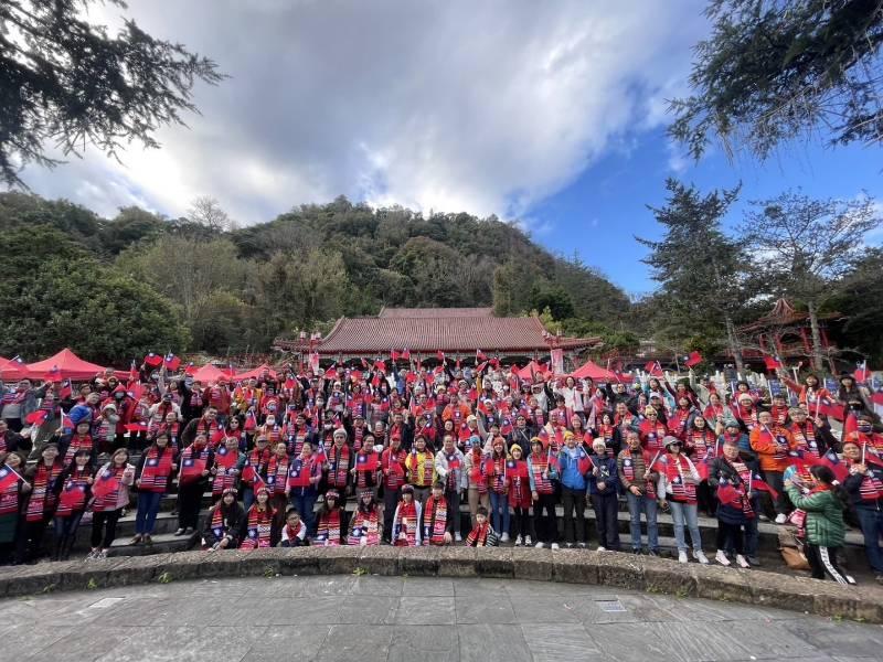谷關梨山雙主場跨年及最高海拔元旦升旗   上千人嗨翻和平原鄉