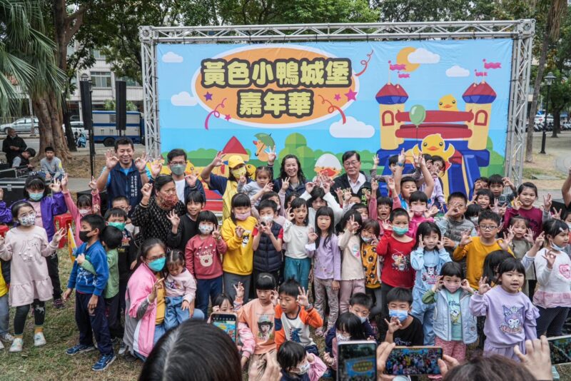 賴瑞隆七場黃色小鴨氣墊城堡活動圓滿成功