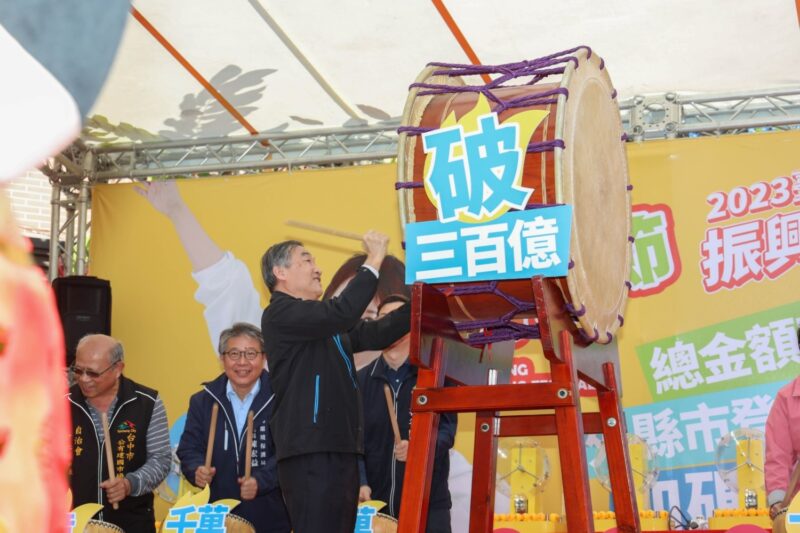圖說：台中市政府經濟發展局12/29在建國公有零售市場舉辦總金額突破三百億暨外縣市登錄百億達標記者會
