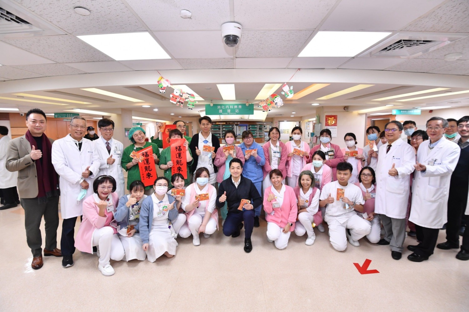蔣萬安小年夜慰勞醫護　犧牲假期守護市民健康