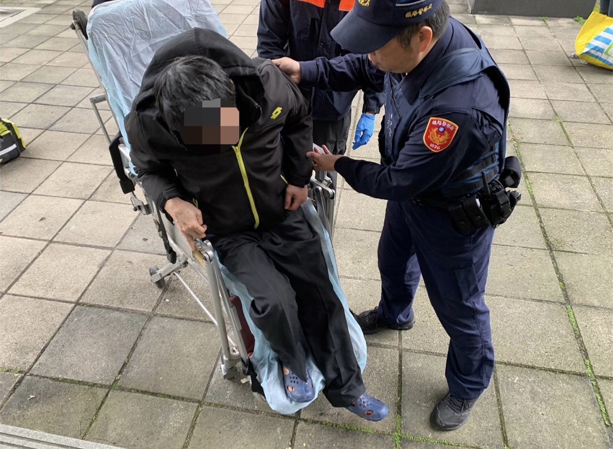 旅客低血糖突發作 | 鐵警消防齊力助送醫