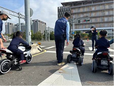 分局長顏勤峰表示，警分局為了降低交通事故發生率，不僅運用執法手段，更積極辦理學童交通安全宣導活動。〈圖/記者蔡宗武翻攝〉