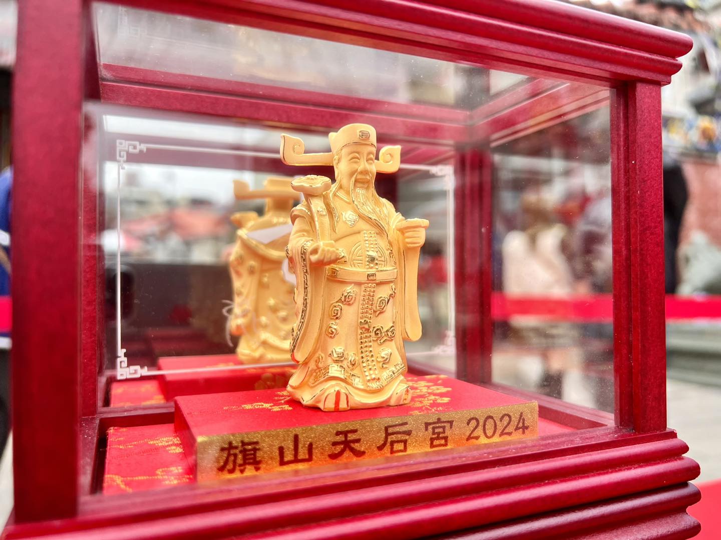 旗山天后宮聖筊擲杯活動熱鬧登場│初一即送出二十尊黃金財神爺！