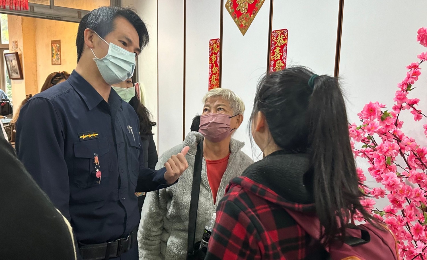 平溪天燈節吸引眾多國內外遊客｜瑞芳警助馬籍女尋回走失高齡母