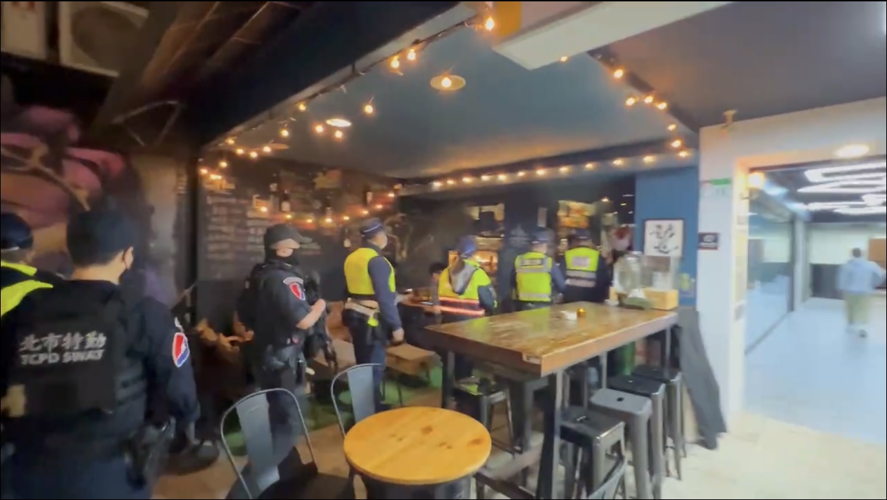 巡守警力落實燈節期間安全秩序維護(圖 記者張泓笙翻攝)