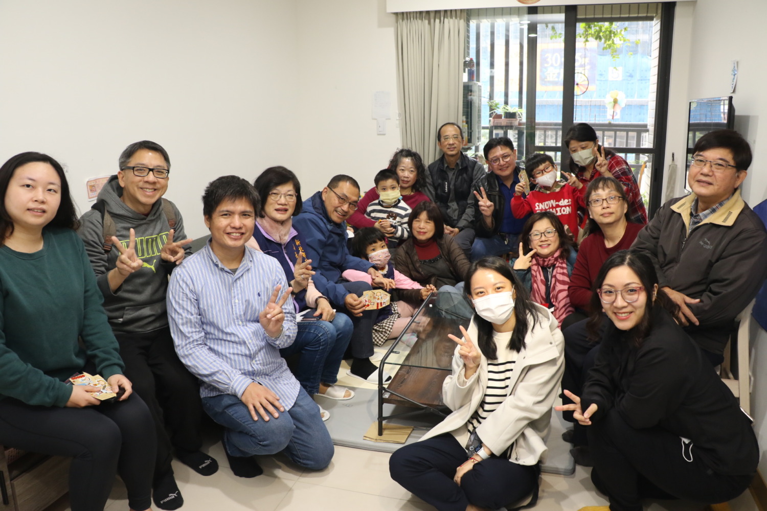 「養的功勞卡大天！」　侯友宜小年夜探視央北類家庭　感謝養父母的細心呵護