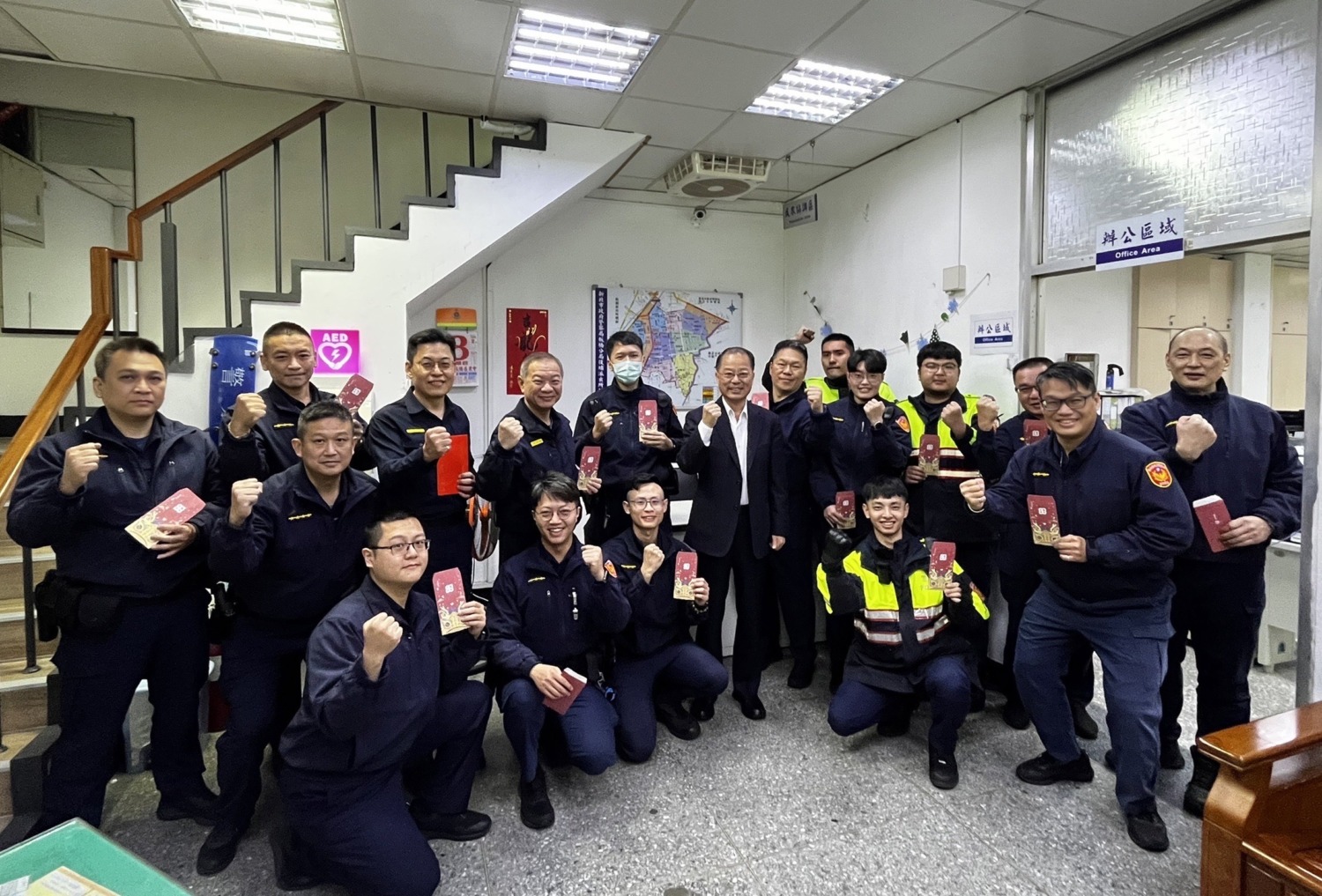 警政署長黃明昭親臨板橋警分局後埔所獎勵員警。（記者徐煜勝翻攝）