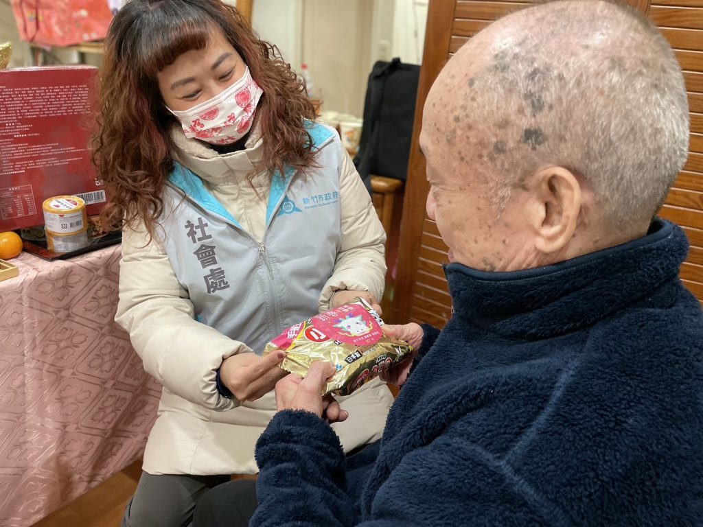 新竹市政府弱勢關懷丨送暖街友、助力弱勢家庭，共度溫馨春節