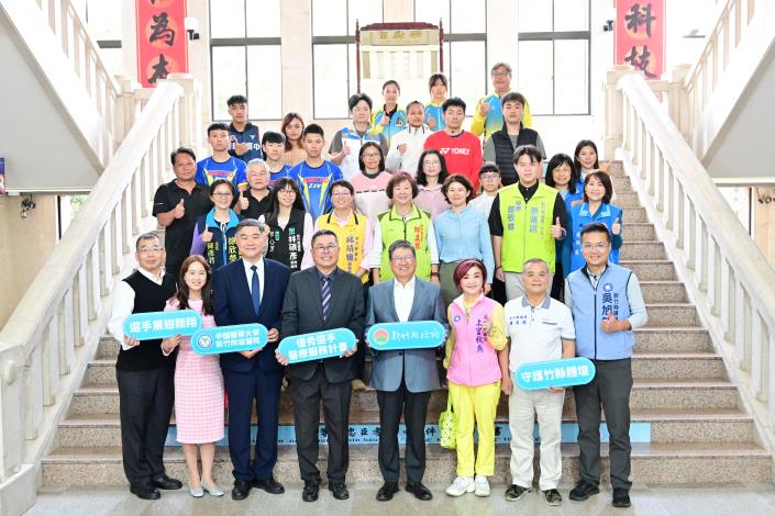 新竹縣政府今天表示攜手中醫大新竹附設醫院保護優秀運動選手。（圖/記者林照東翻攝）