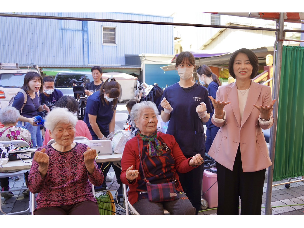 屏東社區服務量能再升級! 印象建設有限公司捐贈社區行動生活復能車