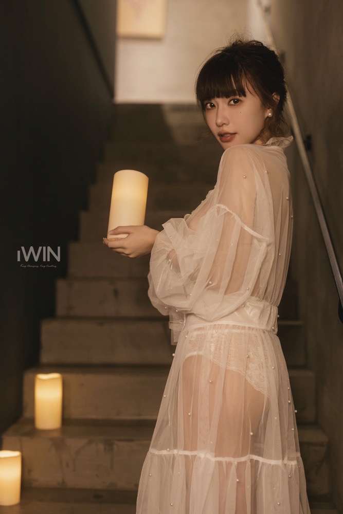 《夏涵芝CHIH 同名寫真》還會推出限量聯名周邊商品，讓喜愛她的粉絲隨時隨地都能感受到小芝滿滿的正能量。(照片/iWIN 曖維多媒體廣告行銷提供)