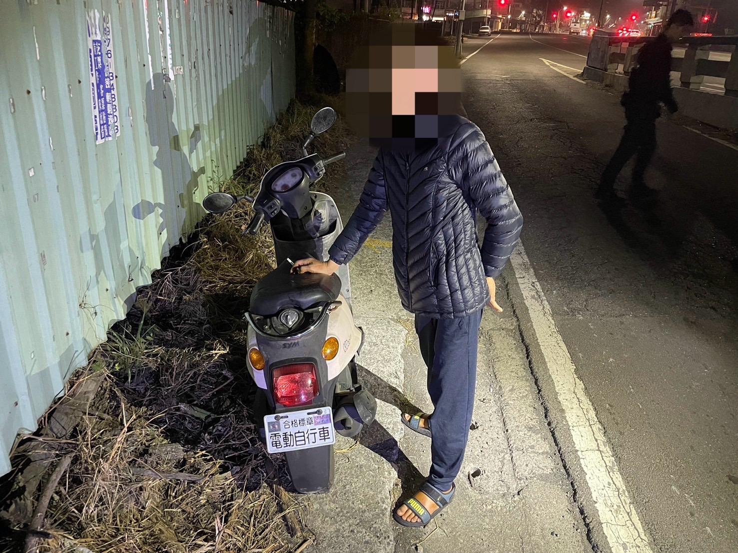 換牌想偷天換日 仍遭眼尖岡警查緝到案。〈圖/記者蔡宗武翻攝〉