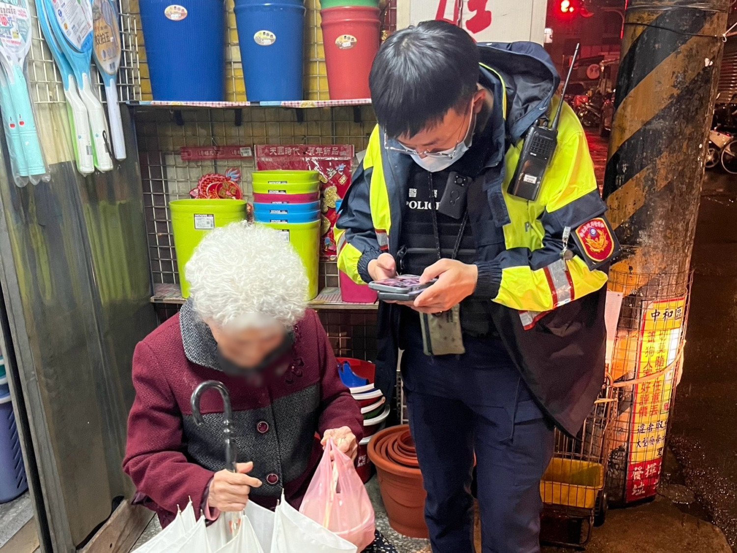 「似曾相似」迷路老婦｜中和暖警機智速助老婦平安返家