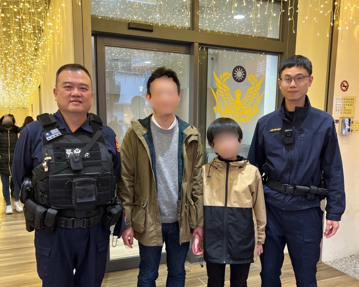 西門町商圈人潮中驚魂一刻｜萬華警快速找回失散日籍男童