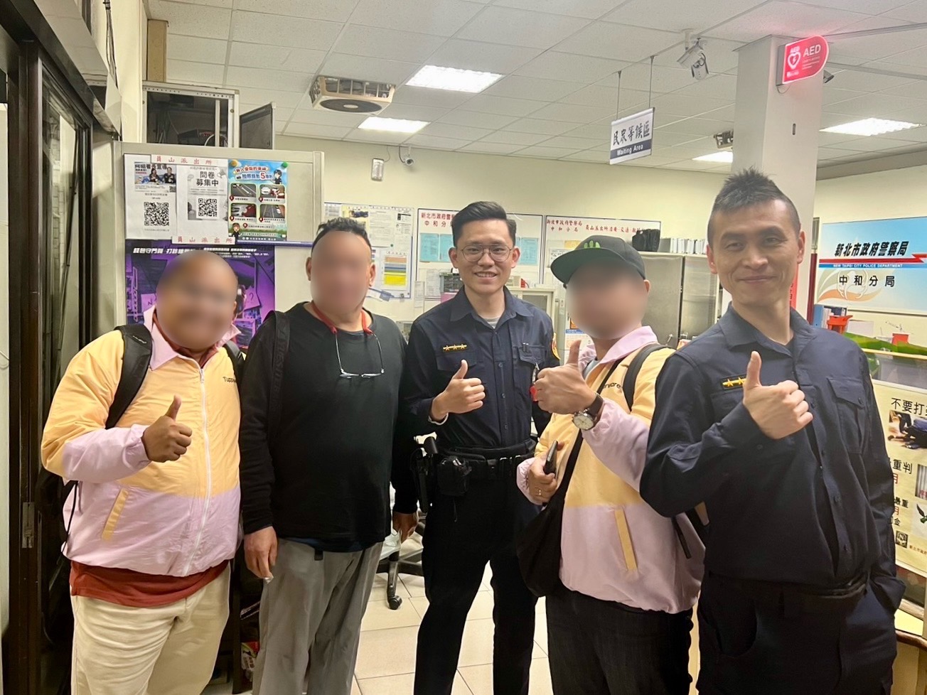 「臺灣人好熱心！臺灣警察最讚！以後還要再來！」｜中和警警民合作20分鐘幫印尼遊客尋回貴重物品