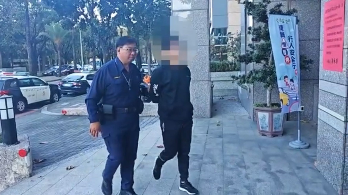 男子隱匿通緝身分│三民一警秒擊破謊報假證號