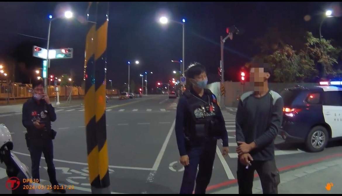 酒後竊車│高雄男闖紅燈遇警察  現行犯被逮
