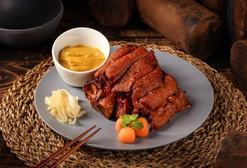 大員皇冠港式經典煲湯 春天祛濕喝1碗！穿出花時尚 滿額送彩豐樓美食