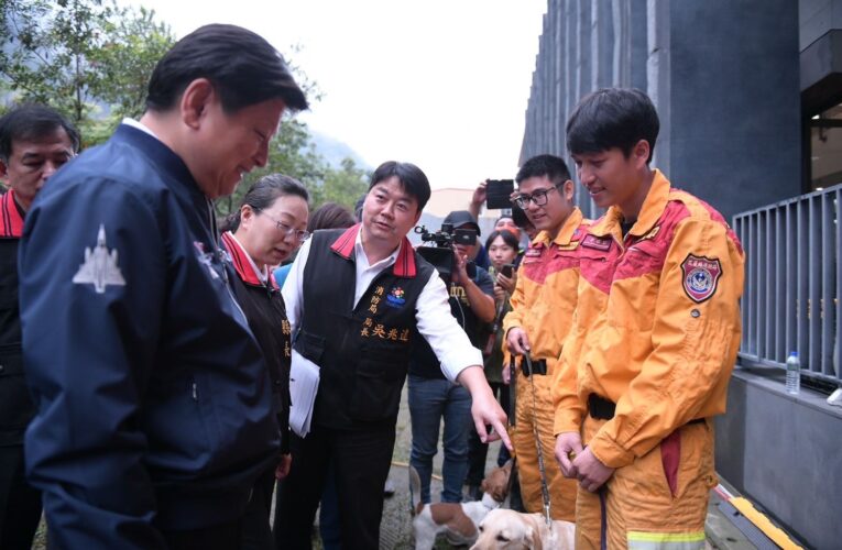 花蓮強震災後救援持續　徐榛蔚與傅崐萁赴太魯閣向搜救人員致敬