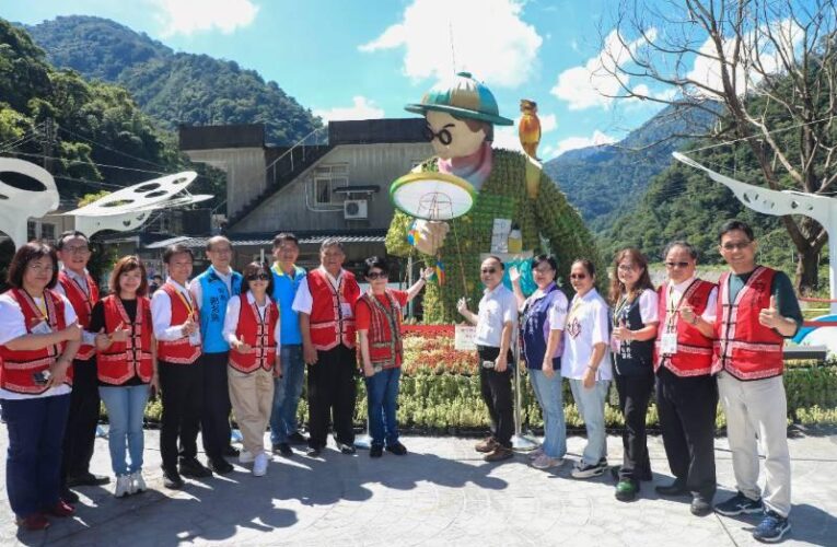 谷關必嘗滋味！盧秀燕視察白冷國小化身「掃貨女王」 與師生同樂大啖冰棒